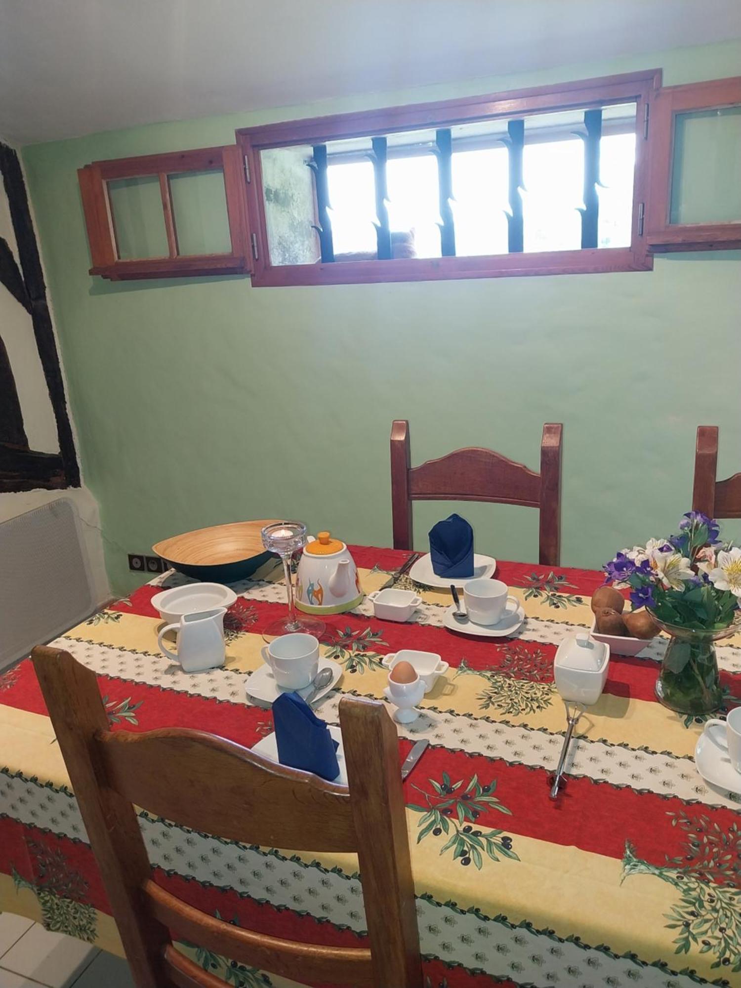 Les Bernus Bed and Breakfast Monfaucon  Buitenkant foto